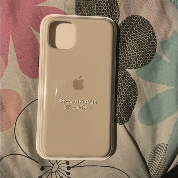 iPhone 11 Pro Max case - Picture 2 of 3